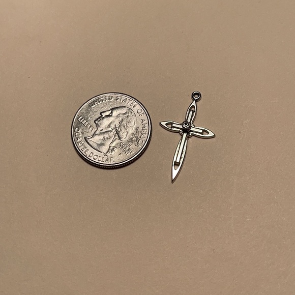 Pretty Religious Cross PENDANT - Picture 7 of 10